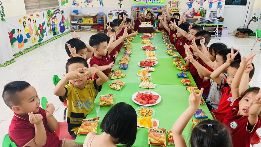Lưu lại tuổi thơ của các con trong ngày tổng kết năm học 2022-2023 tại mái trường Mầm non Xuân Quan yêu dấu